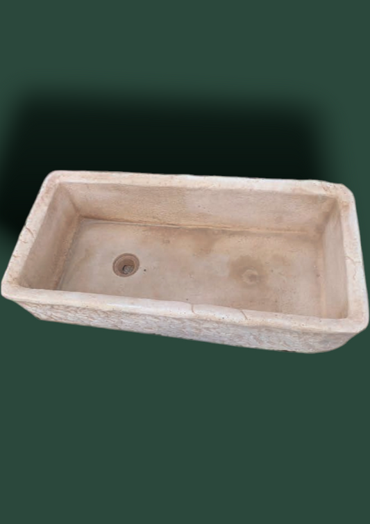 Vasca lavabo vuota in cemento da giardino